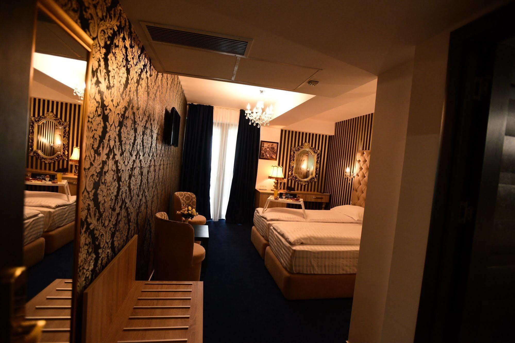 La Rocca Boutique Hotel Craiova Exteriör bild