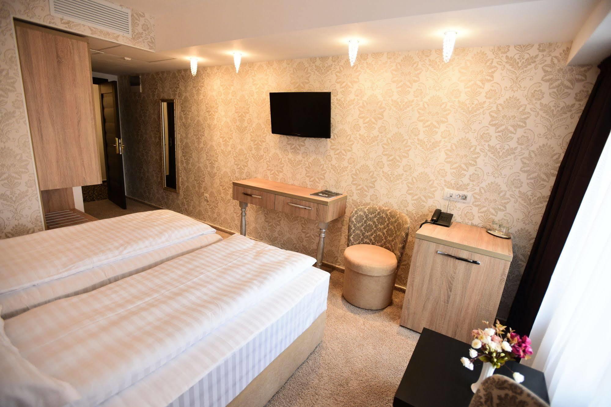 La Rocca Boutique Hotel Craiova Exteriör bild
